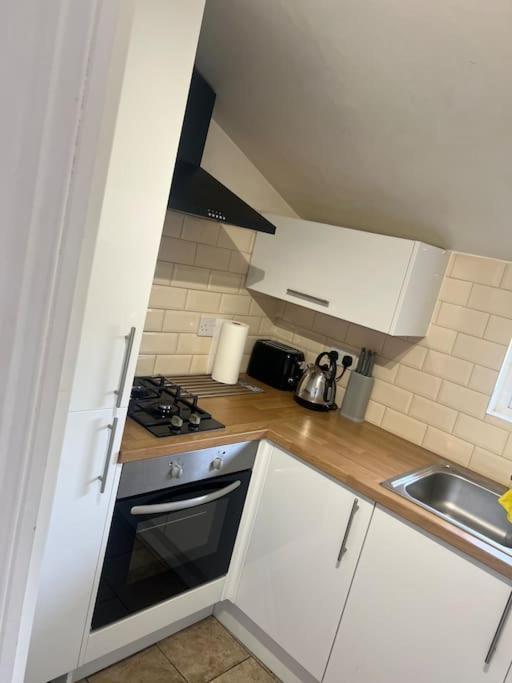 Appartamento Large Modern Studio Flat Londra Esterno foto