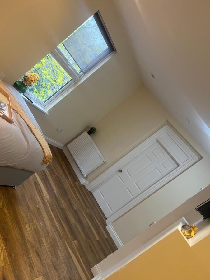 Appartamento Large Modern Studio Flat Londra Esterno foto