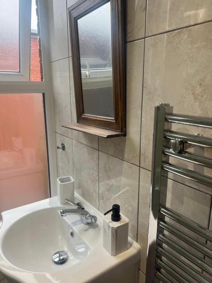 Appartamento Large Modern Studio Flat Londra Esterno foto