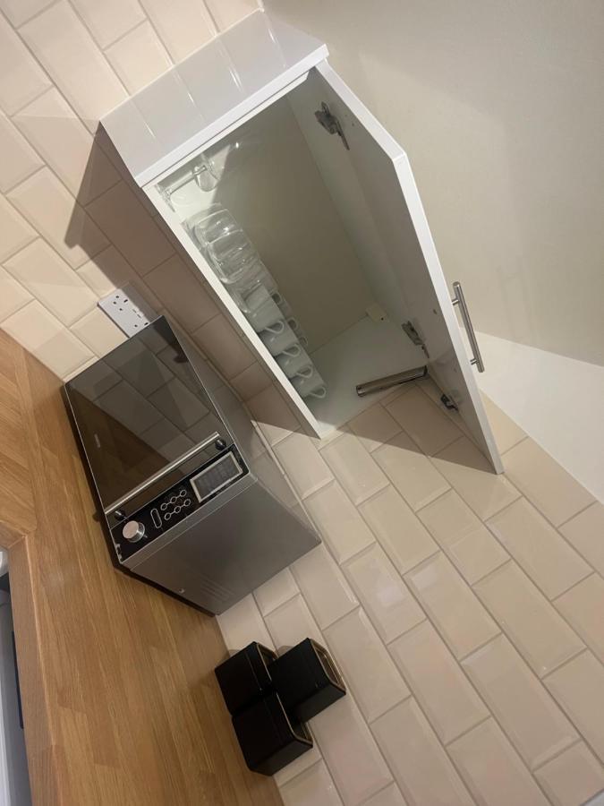 Appartamento Large Modern Studio Flat Londra Esterno foto