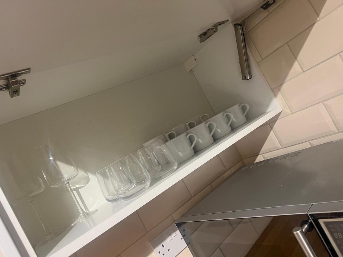Appartamento Large Modern Studio Flat Londra Esterno foto